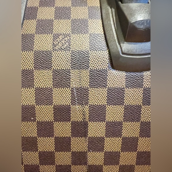 Louis Vuitton suitcase about 26x18x10 inches - Picture 6 of 16